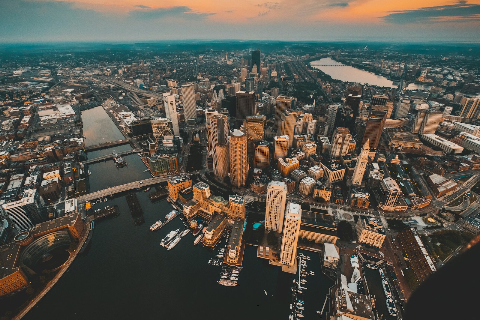 Puerto y skyline de Boston